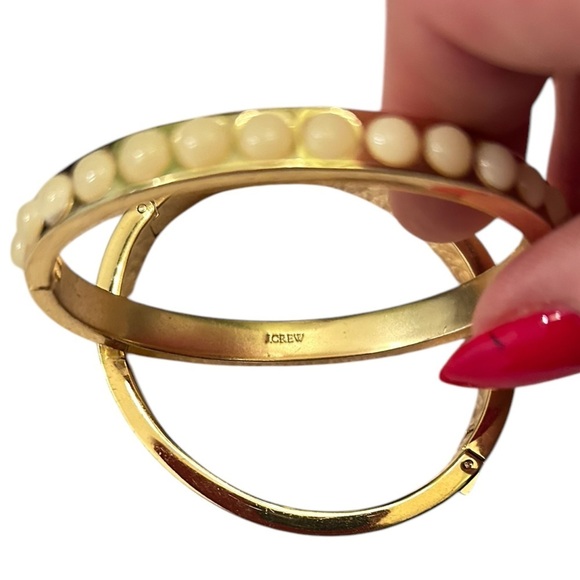 J crew set of 2 Gold tone cream bead Bangle Bracelets marked in bag - Picture 1 of 10